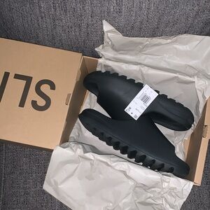 Yeezy slides “Onyx”
